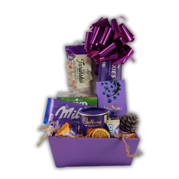 Kosz Prezentowy Fioletowe Marzenie – Słodycze i Herbata